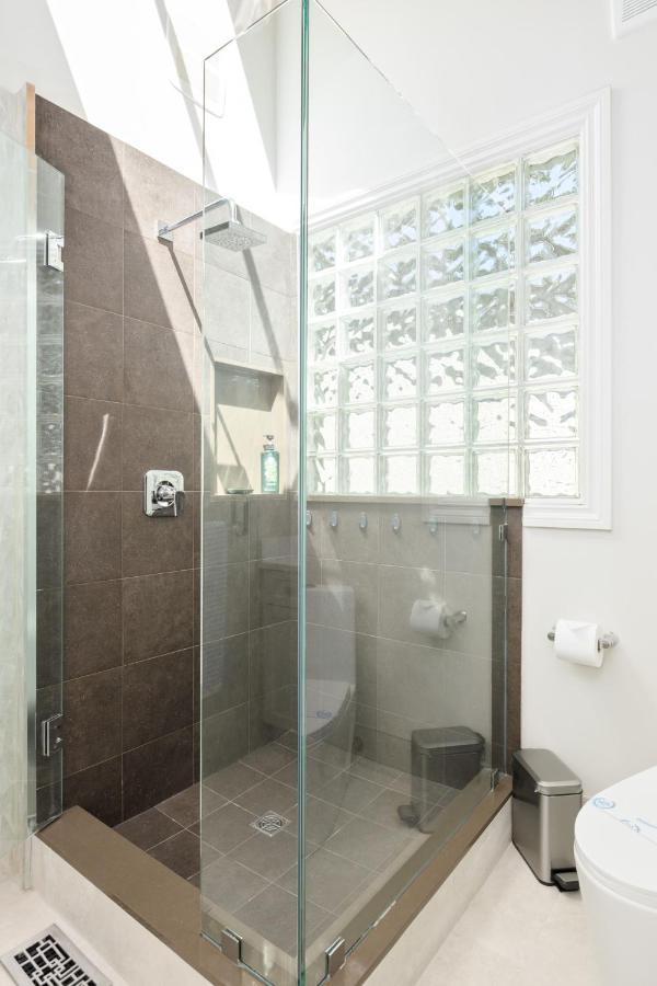 Beautiful Villa With Heated Pool Hot Tub By Forest Северный Ванкувер Экстерьер фото